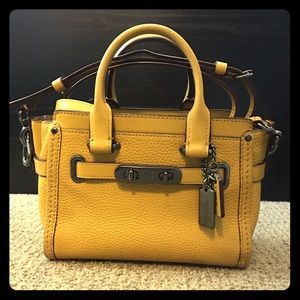 Coach 37444 swagger 21 Carry All Pebble Leather